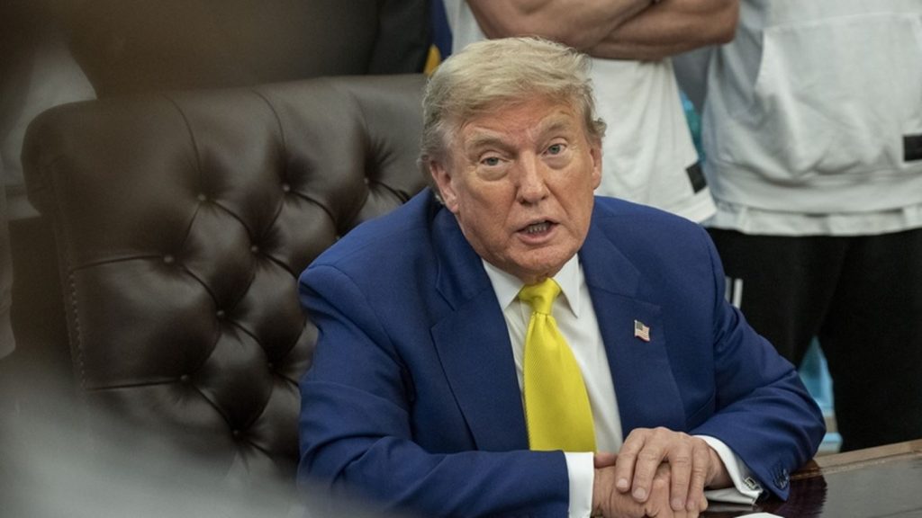Ν.Τραμπ: Ανακοίνωσε τον αποκλεισμό των CNN, MS NOW και Politico από τον Λευκό Οίκο