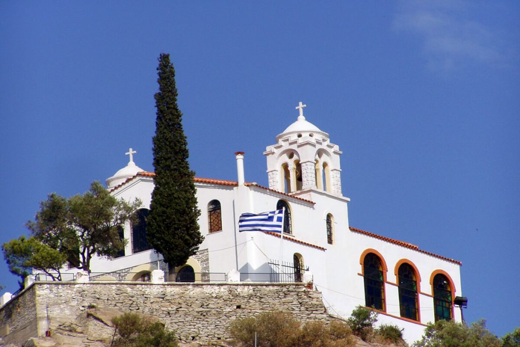 Ο Προφήτης Ηλίας και τα ξωκλήσια στις κορυφές: Η κρυφή σύνδεση