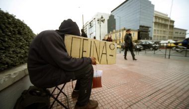 Ο Έλληνας είναι κατά 22,3% φτωχότερος σε σχέση με το 2010!