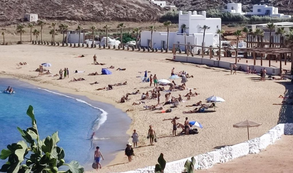 Κλειδωμένη και υπό φρούρηση η πολεοδομία Μυκόνου! – Στο επίκεντρο των ερευνών ο Πάνορμος