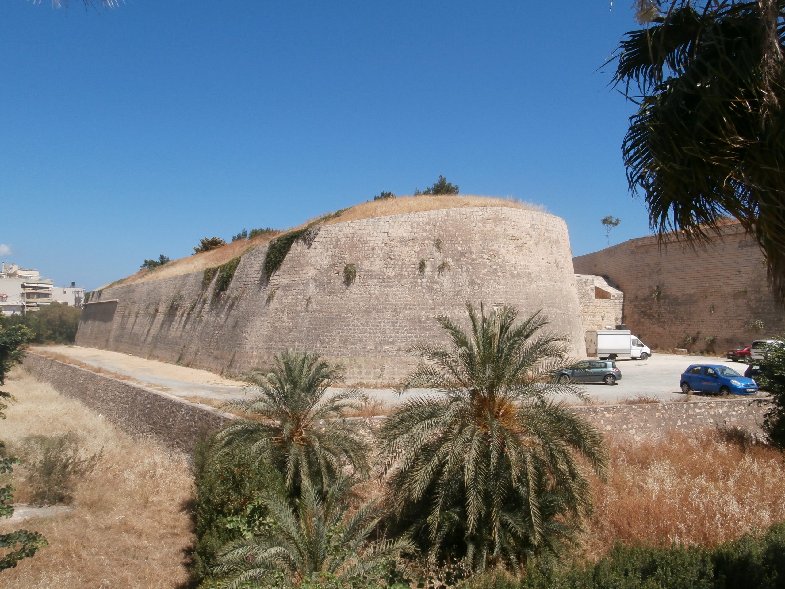 Νεκρός ο 54χρονος που έπεσε από τα Ενετικά Τείχη: Τον άφησαν να φύγει από ψυχιατρική κλινική