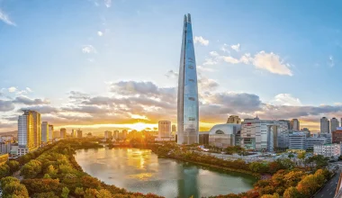 Lotte World Tower: Ο γιγάντιος ουρανοξύστης της Σεούλ που μοιάζει με ολόκληρη πόλη