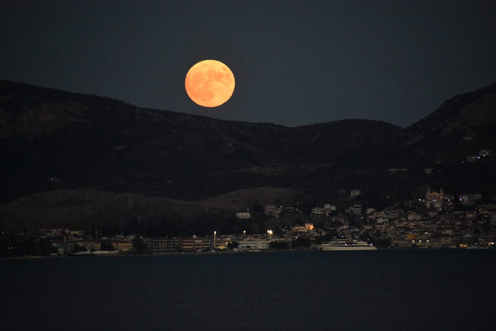 Πανσέληνος Σεπτεμβρίου: Πότε θα εμφανιστεί στον ουρανό το «Φεγγάρι της Συγκομιδής»