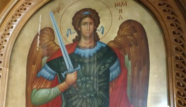 Το σπαθί του Αρχαγγέλου Μιχαήλ: Τι συμβολίζει στις εικόνες;