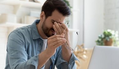 Οι μυστηριώδεις λάμψεις που βλέπουμε όταν σηκωνόμαστε απότομα
