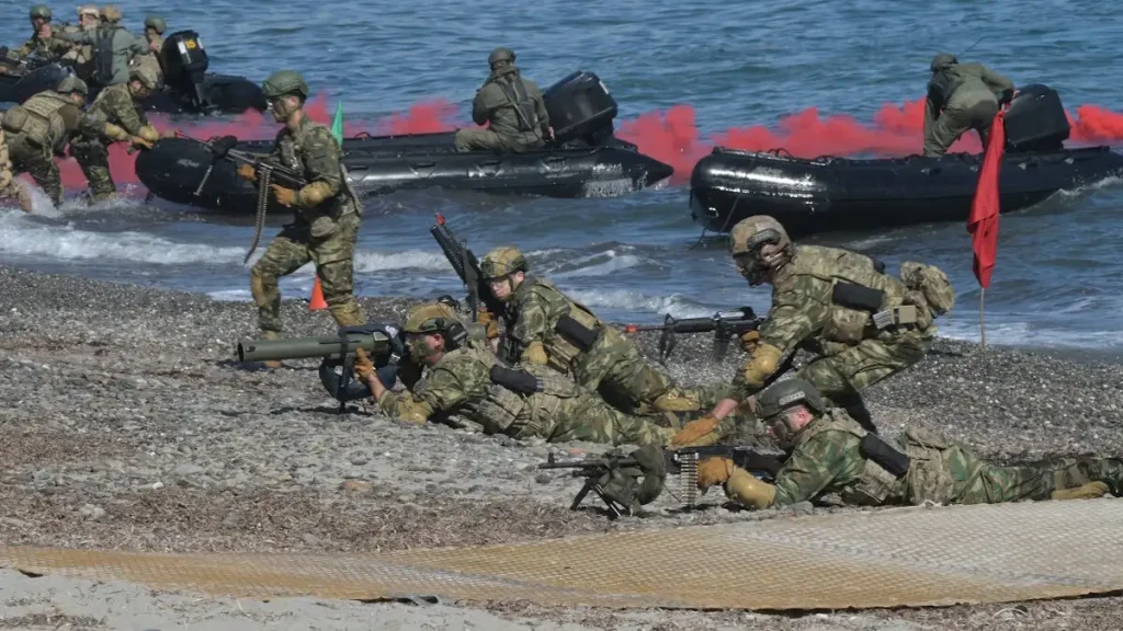 Άσκηση Medusa 2026: Ακάλυπτοι εντελώς από drones αλλά και από θραύσματα βλημάτων οι χειριστές ΑΤ!