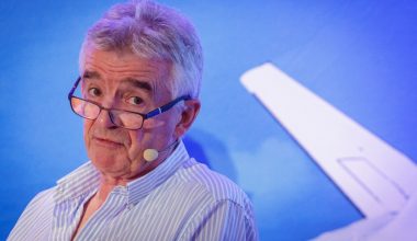 Ο CEO της Ryanair είπε ότι οι ανταγωνιστές είναι σαν τους βιαστές: «Ήταν ένα άστοχο σχόλιο» (βίντεο)