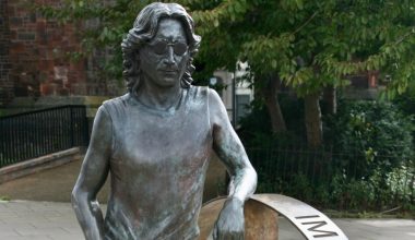 Βγαίνει στο «σφυρί» το αυθεντικό άγαλμα του Τζον Λένον – Η τιμή που αναμένεται να φτάσει