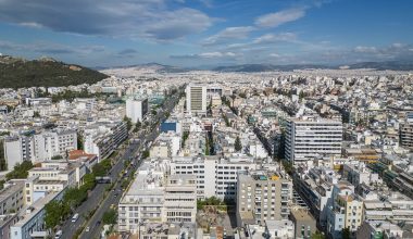 ΑΑΔΕ: Πώς πωλούνται κατασχεμένα ακίνητα για χρέη στην εφορία και τι ποσό παρακρατείται