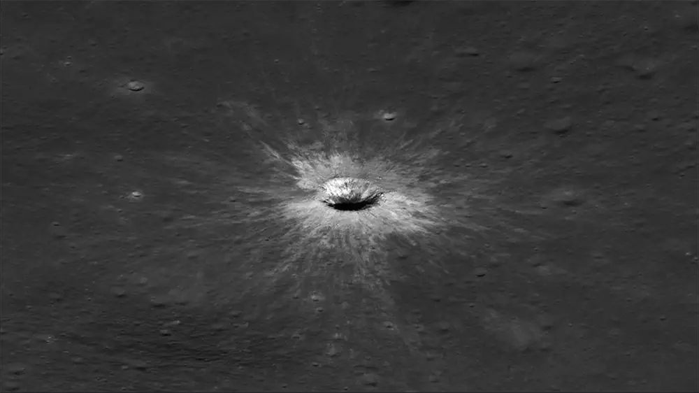 Νέος τεράστιος κρατήρας στη Σελήνη: Η NASA κατέγραψε πρόσκρουση 222 μέτρων (φώτο)