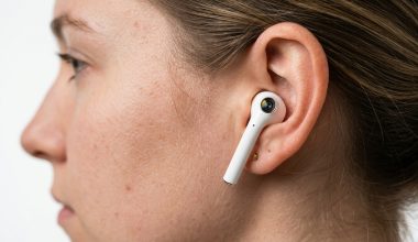 AirPods με «μάτια»: Τα σχέδια της Apple για κάμερες στα… αυτιά και οι αντιδράσεις