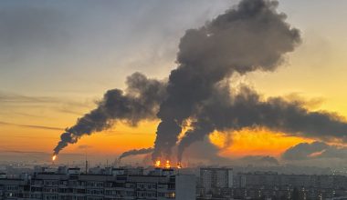 Πρώτες δορυφορικές εικόνες από το πλήγμα στο διυλιστήριο της Μόσχας – Τι καταγράφει η MizarVision