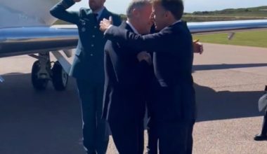 Μαρκ Κάρνεϊ: Γιατί ο Καναδός πρωθυπουργός έγραψε ιστορία στην συνάντησή του με τον Ε.Μακρόν (βίντεο)