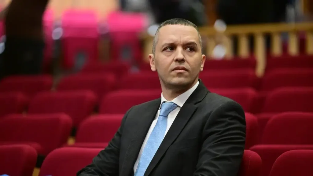 Δικηγόρος Η.Κασιδιάρη: «Τη Δευτέρα θα ανακοινώσει τον τρόπο που θα κατέβει στις εκλογές» (βίντεο)