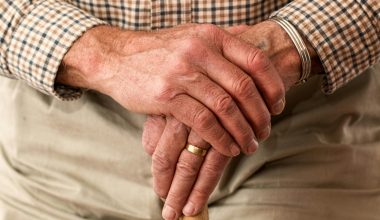 Νεκρός 82χρονος στη Βουλιαγμένη: Τον σκότωσε στο ξύλο 76χρονος για μια ξαπλώστρα