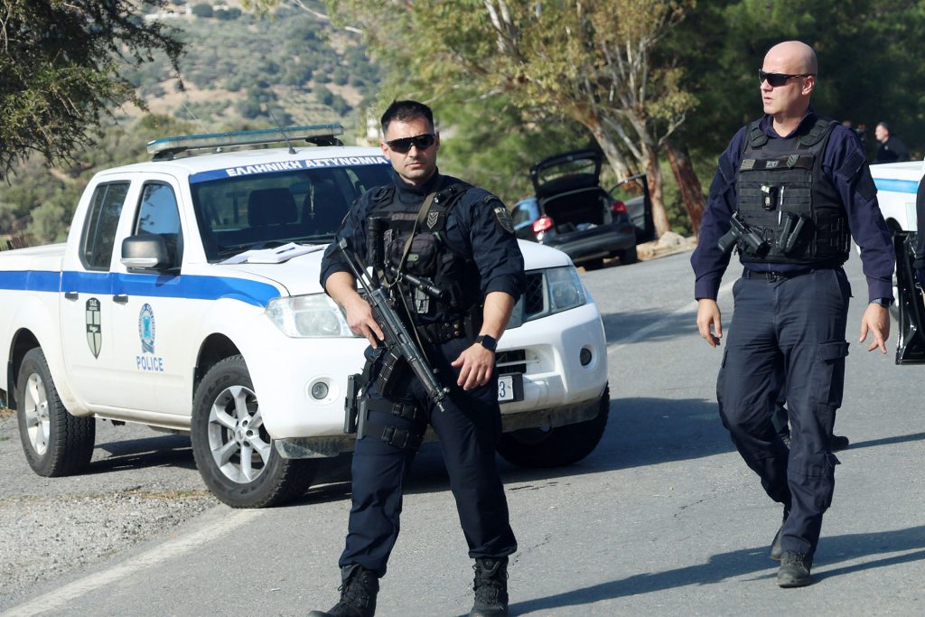 Μπαράζ συλλήψεων στην Κρήτη για παράνομες επιδοτήσεις, όπλα και ναρκωτικά – Δείτε φωτογραφίες