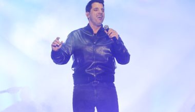 Θοδωρής Φέρρης: Αναβάλλεται η συναυλία με τραγούδια του Μίκη Θεοδωράκη στον Λυκαβηττό