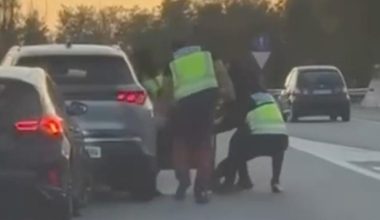 Βαρκελώνη: Μεταμφιέστηκαν σε αστυνομικούς και απήγαγαν άνδρα από όχημα στον αυτοκινητόδρομο (βίντεο)