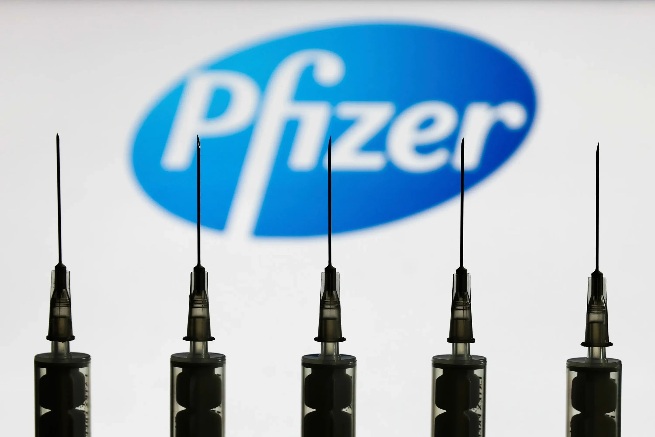 Η Pfizer ομολογεί: Από θρόμβους αίματος μέχρι «turbo καρκίνους» οι παρενέργειες του εμβολίου mRNA