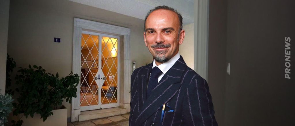 Νέα καταγγελία για τον Ηλία Θεοδωρόπουλο: «Μου έφερε βαλίτσα με δονητές, ψαλίδια και βελόνες»