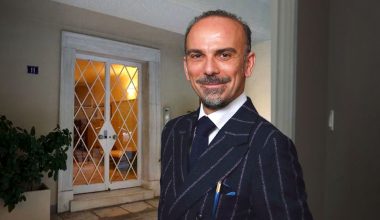 Νέα καταγγελία για τον Ηλία Θεοδωρόπουλο: «Μου έφερε βαλίτσα με δονητές, ψαλίδια και βελόνες»
