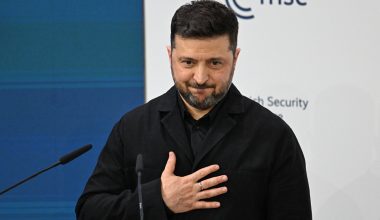 «Τι συμβαίνει με τον Ζελένσκι;»: Σωρεία σχολίων για τους μορφασμούς του στη συνάντηση με τον Τραμπ