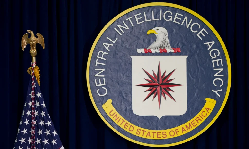 Προβλήματα στη CIA: Η Gen Z ζητά… ωράριο, ελεύθερα Σαββατοκύριακα και όχι νυχτερινές βάρδιες