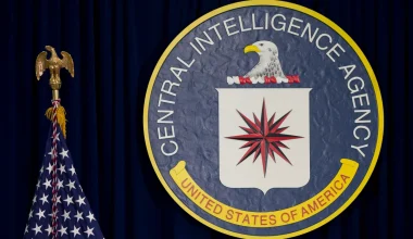 Προβλήματα στη CIA: Η Gen Z ζητά… ωράριο, ελεύθερα Σαββατοκύριακα και όχι νυχτερινές βάρδιες