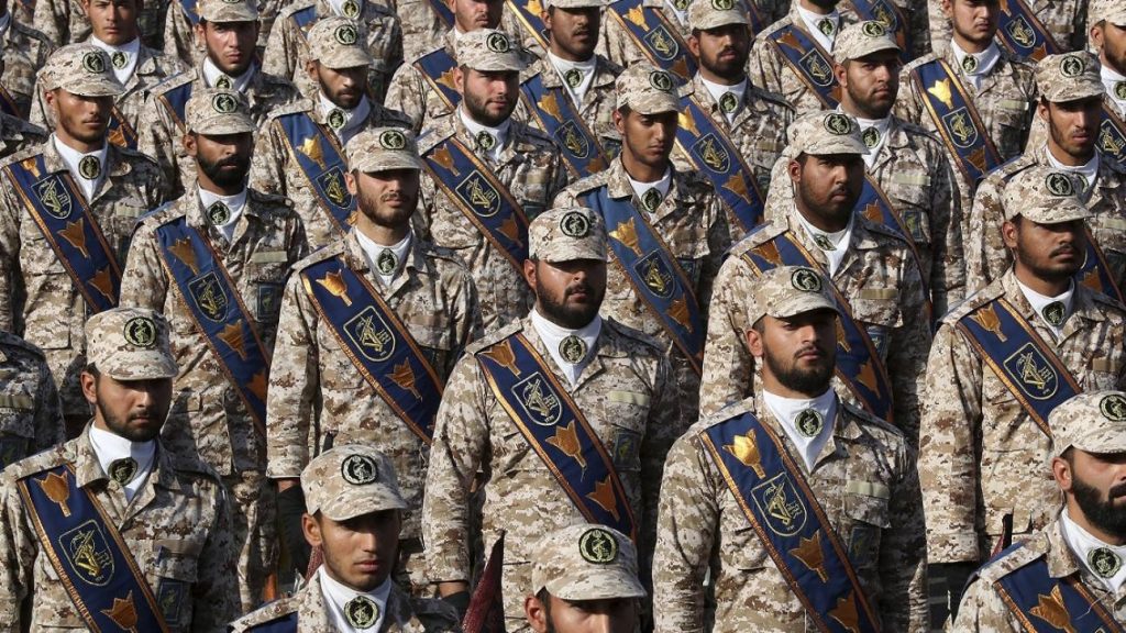 Οι IRGC προειδοποιούν τις ΗΠΑ με «ισχυρά αντίποινα» εάν συνεχιστούν οι επιθέσεις κατά του Ιράν