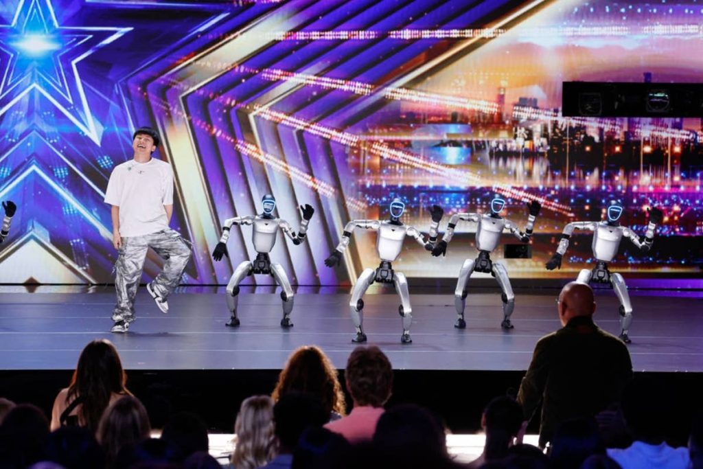 Σοφία Βεργκάρα: Πάτησε το golden buzzer για τα ρομπότ που χόρεψαν στο America’s Got Talent (βίντεο)