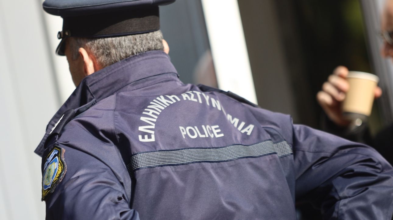 Βόλος: Στο «μικροσκόπιο» των «Αδιάφθορων» αστυνομικός που έπαιρνε χρήματα για να «σβήνει» κλήσεις