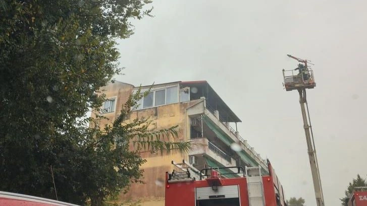Κέρκυρα: Ισχυρή καταιγίδα με πλημμύρες – Κεραυνός σε πολυκατοικία και προβλήματα στις πτήσεις