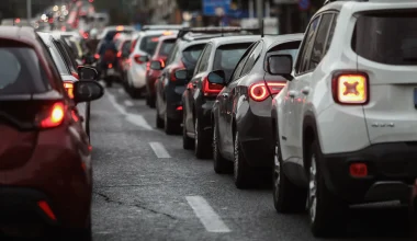 Η ΑΑΔΕ ξεκίνησε να στέλνει «ραβασάκια» για τα τέλη κυκλοφορίας του 2021 – Τι πρέπει να κάνετε