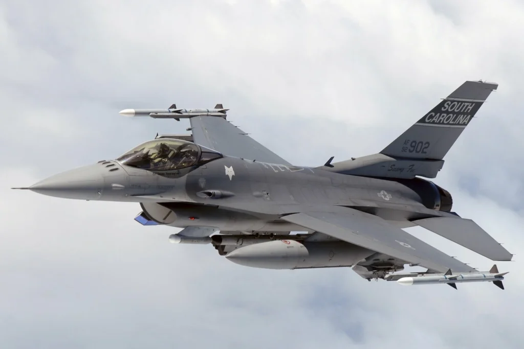 Γερμανία: Μαχητικό F-16 συνετρίβη σε αμερικανική βάση – Εκτινάχθηκε ο πιλότος