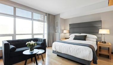 Γιατί τα ξενοδοχεία αποφεύγουν τα δωμάτια 13 και 420 – Η άγνωστη ιστορία πίσω από τους αριθμούς