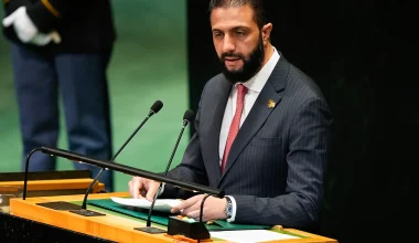 Ο Αχμέντ αλ-Σαράα χάζευε Reels στο κινητό του την ώρα που μιλούσε ο Ρ.Τ.Ερντογάν στον ΟΗΕ (βίντεο)