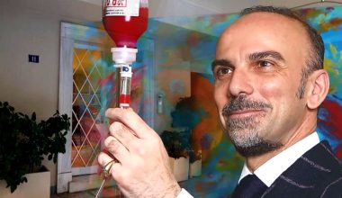Πρώην συνεργάτης Ηλία Θεοδωρόπουλου: «Είχε μια βαλίτσα με σεξουαλικά παιχνίδια και βοηθήματα»