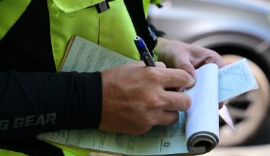 Βόλος: Συνελήφθη αστυνομικός για δωροληψία – Ζητούσε έως 700 ευρώ για να «σβήνει» κλήσεις