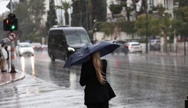 Φθινοπωρινό το σκηνικό του καιρού σήμερα: Βροχές, καταιγίδες και νέα πτώση της θερμοκρασίας