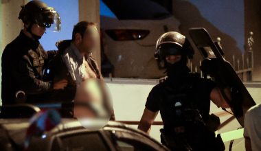 «Δεν είναι στα καλά τους, παίρνουν ψυχοφάρμακα» – Τι είπε γείτονας για την ομηρία στη Νίκαια