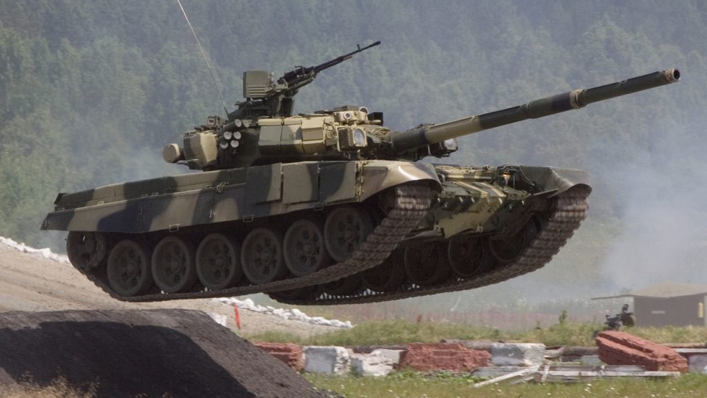 Ρωσία: Το ακροβατικό άλμα του T-90MS με βολή στον αέρα που τους άφησε άφωνους όλους