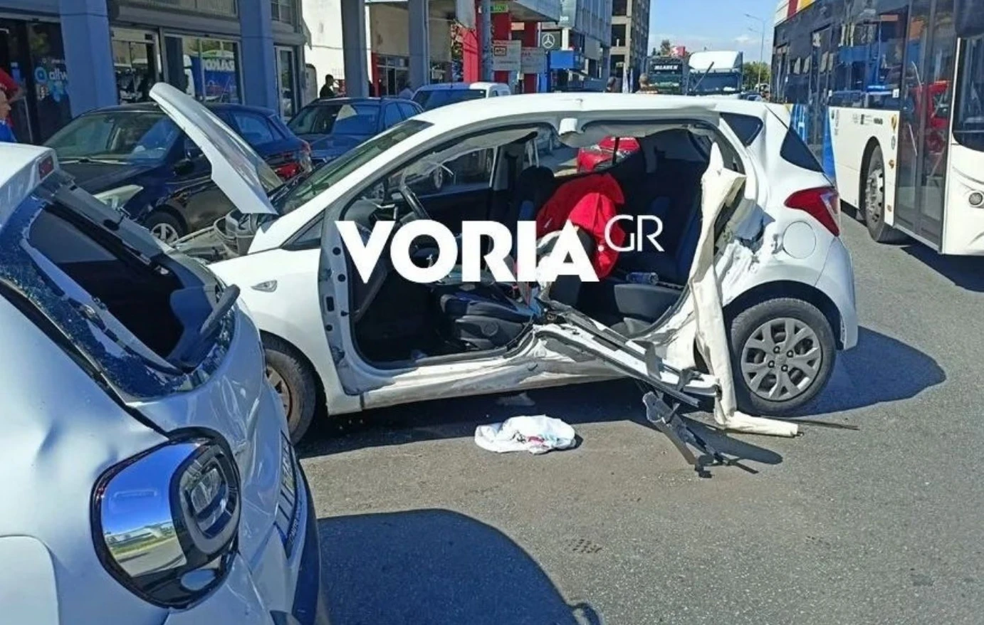 Τροχαίο από οδηγό ΙΧ στην Θεσσαλονίκη που υπέστη επιληπτική κρίση: «Ζούμε από θαύμα» (βίντεο)