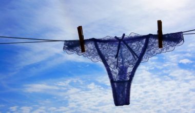 Το γνωρίζατε; – Γιατί υπάρχει ο μικρός φιόγκος στα γυναικεία εσώρουχα