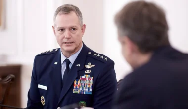 Πτέραρχος Α.Γκρινκέβιτς προς Β.Πούτιν: «Να μην επιχειρήσει να επιτεθεί στο ΝΑΤΟ όσο είμαι εδώ»