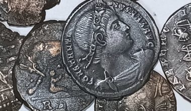Γερμανία: Ερασιτέχνης ερευνητής ανακάλυψε μεγάλο ρωμαϊκό θησαυρό με 934 ασημένια νομίσματα!