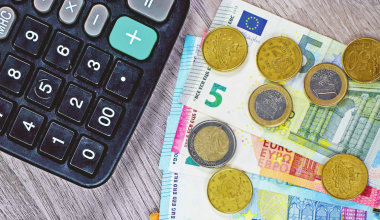Αναδρομικά έως 4.000 ευρώ για 370.000 συνταξιούχους – Ποιοι τα δικαιούνται