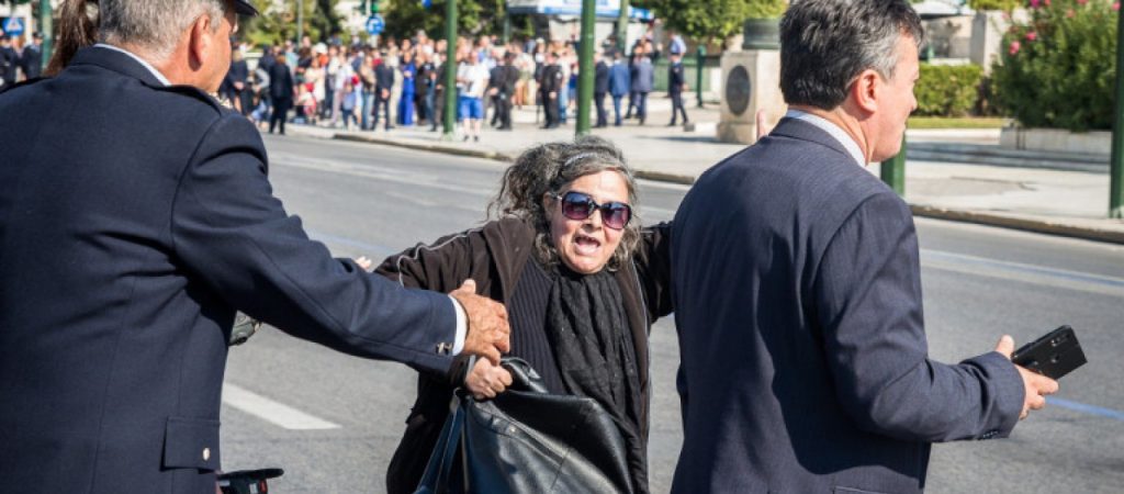 Η Ελένη Λουκά βρίζει χυδαία τον Γιώργο Μαζωνάκη (βίντεο)