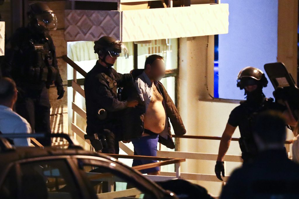 Ομηρία 44χρονης στη Νίκαια: «Δεν πήρε σωστά τα φάρμακά του ο σύντροφός μου» (βίντεο)