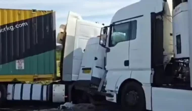 Ρουμανία: Nεκρές δύο Βρετανίδες σε τροχαίο – Το βαν τους «ισοπεδώθηκε» από δύο φορτηγά (βίντεο)