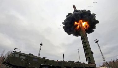 Εντυπωσιακό: Οι Ρώσοι πραγματοποίησαν την φόρτωση ενός διηπειρωτικού βαλλιστικού RS-24 Yars (βίντεο)